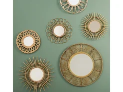 Espelho de parede redondo Flor em rattan bege 56 cm com espelho central de 23,5 cm para fixar na parede