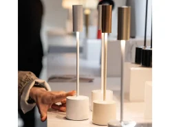 Zafferano - Abajur de mesa LED Carolina recarregável e regulável com toque - Marfim polido e bronze escovado