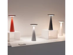 Zafferano Damina - Luminária de mesa LED recarregável, regulador de intensidade por toque, bateria de 8 horas, IP65 - Sem fio, alumínio vermelho